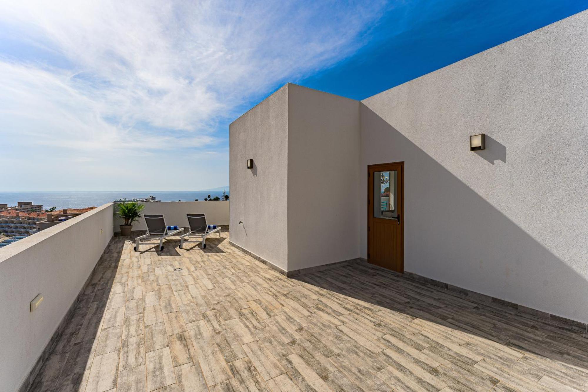 Fabulous Contemporary 5 Bedroom Villa With Private Heated Pool, Sleeps Max 13 Callao Salvaje Exterior photo
