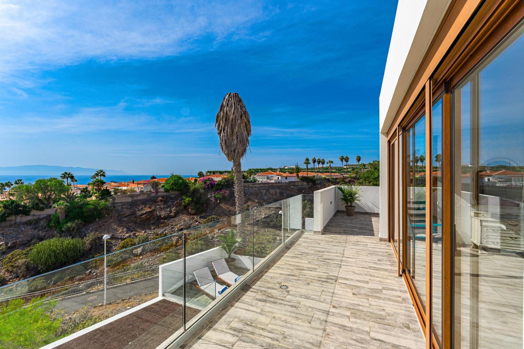 Fabulous Contemporary 5 Bedroom Villa With Private Heated Pool, Sleeps Max 13 Callao Salvaje Exterior photo