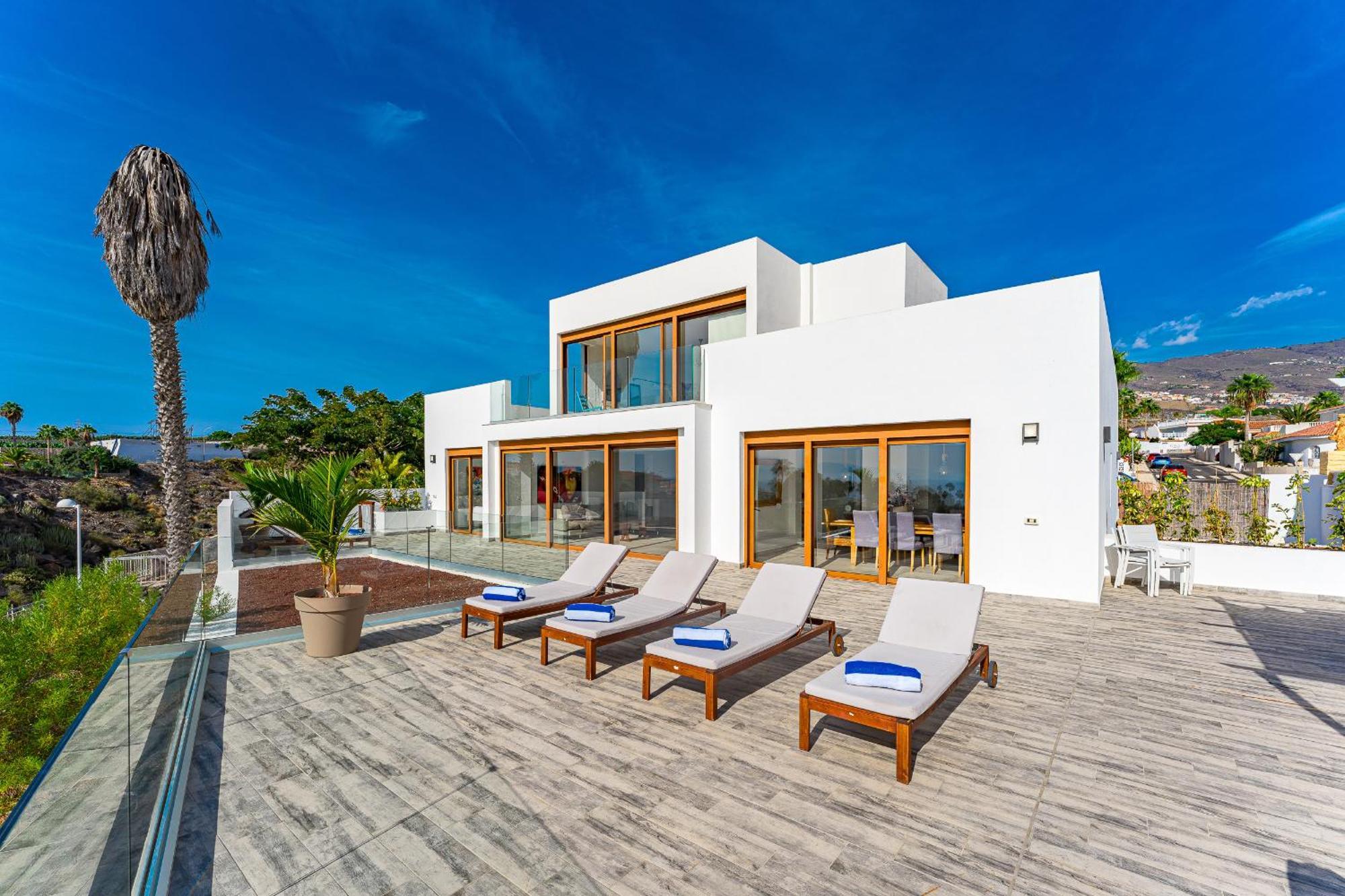 Fabulous Contemporary 5 Bedroom Villa With Private Heated Pool, Sleeps Max 13 Callao Salvaje Exterior photo
